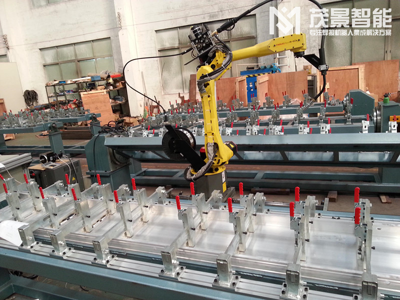南通启东丰华购买了铝模板焊接机器人