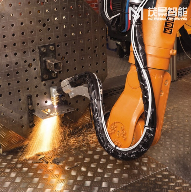 使用焊接机器人有哪些优势？