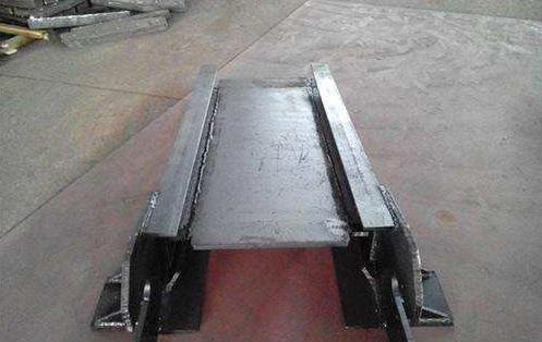 煤炭刮板机中部槽焊接自动化生产线.jpg
